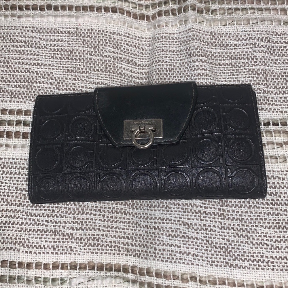 Authenticated Salvatore Ferragamo monogram wallet!